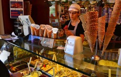 Gelato (Ice cream) at Piazza della Cisterna in San Miniato